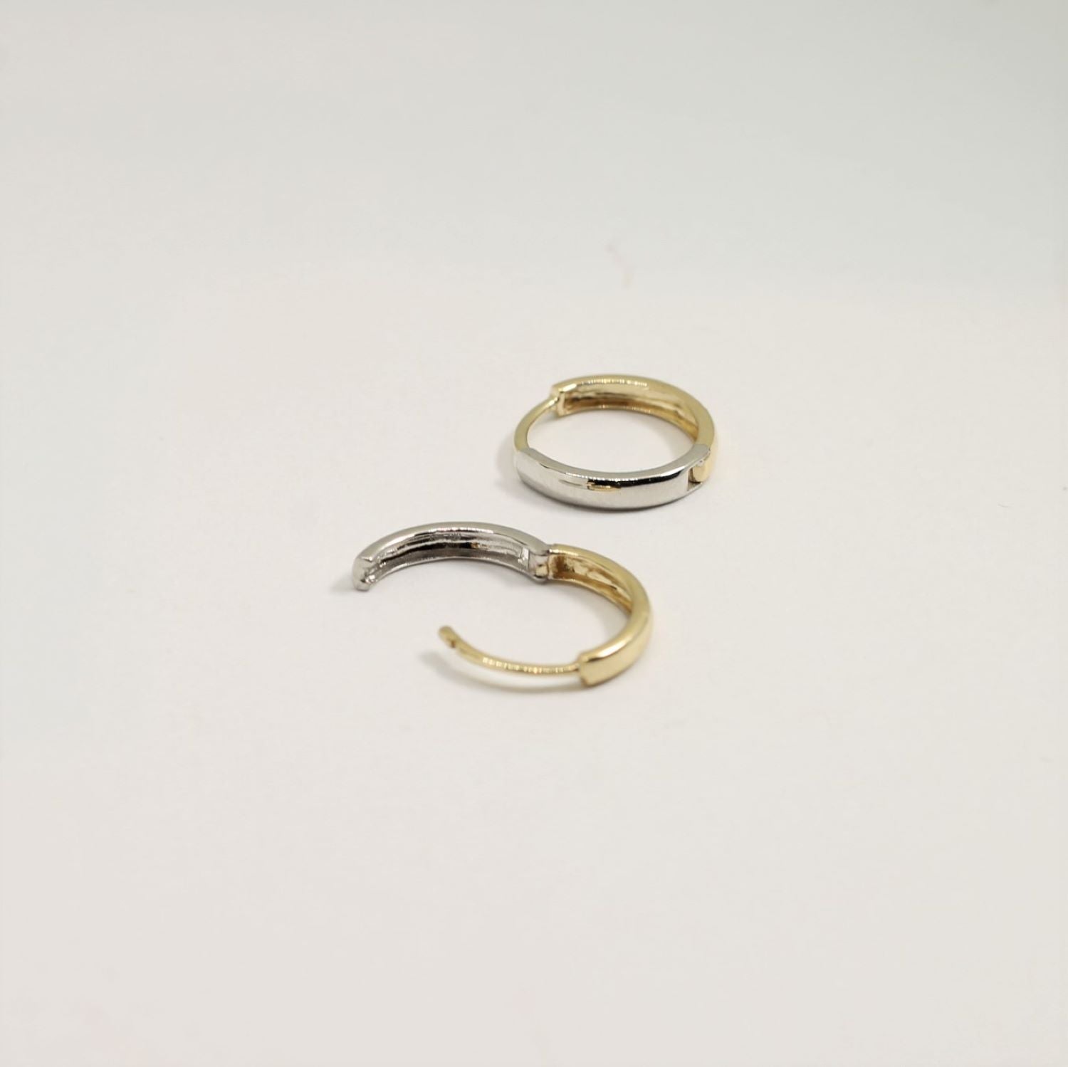 Reversible Dual-Tone Hoops